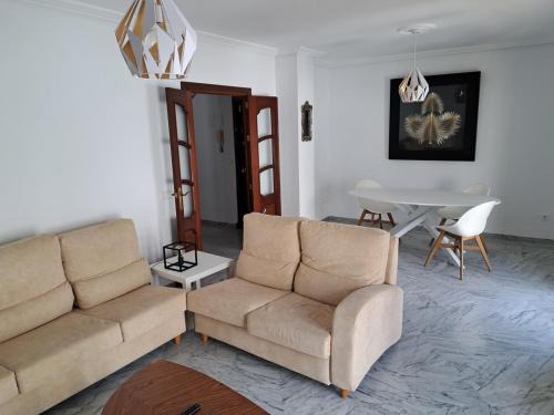 Lebrija Apartamento | Encanto Urbano: Piso céntrico totalmente equipado