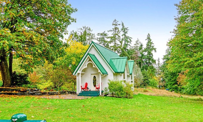 Vashon Island Casa | Enchanted Cottage