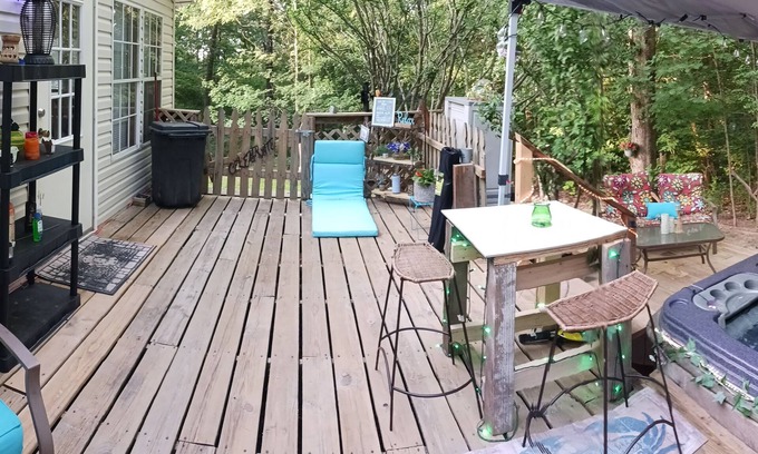 Powell Casa | Enchanted escape, secluded in the Ozarks entire home with a private hot tub