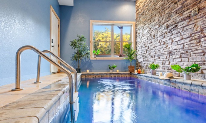 Sevierville Cabina | Enchanted Forest Hideaway by Ghosal Luxury Lodging