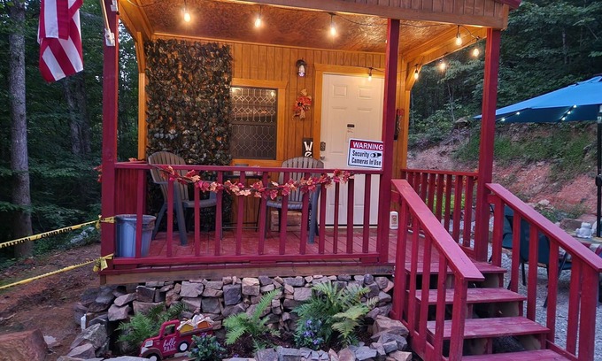 Andersonville Cabina | Enchanted Forest tiny house mountain views remote private Norris Lake 2.7 miles