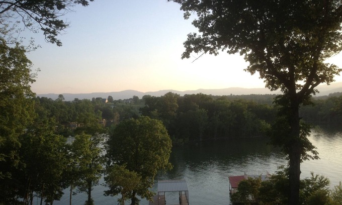 La Follette Casa | Retiro encantado junto al lago, aguas profundas, bañera de hidromasaje y muelle