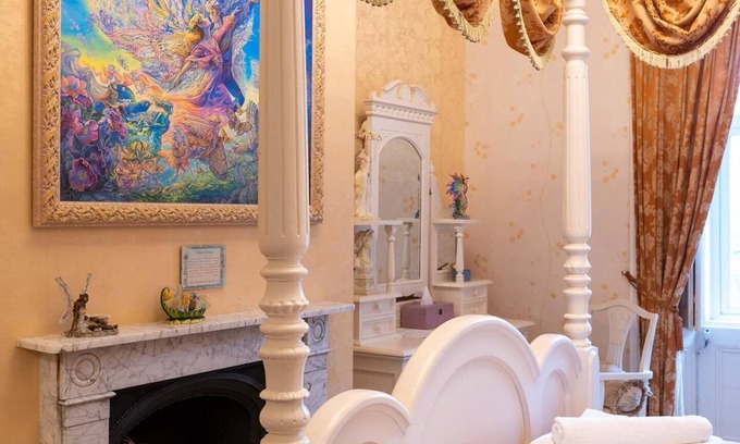 Ventnor Casa | Enchanted Manor