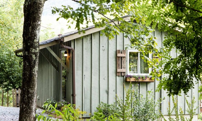 Purlear Cabaña | Enchanted Mountain Cottage Escape / Farm to Table B&B Cerca de Boone / Blowing Rock / BRP