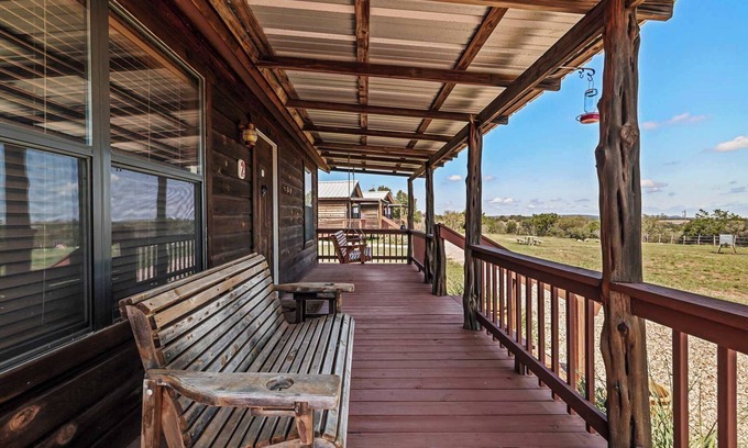 Fredericksburg Cabina | Enchanted Rockview Cabin 2 - King bed