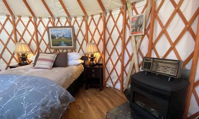 Rigby Cabina | Enchanting 1-bedroom Yurt "Here We Have Idaho" in Ririe, sleeps 4