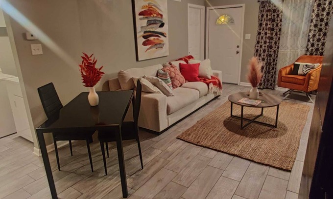 Mid City North Apartamento | Enchanting 1bedroom Polish Apartment w/free WiFi& parking near most attractions