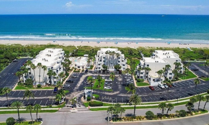 Chandler Park Condominio | Enchanting 2-Bedroom Ground Floor Beach Condo at Cape Canaveral WiFi & AC