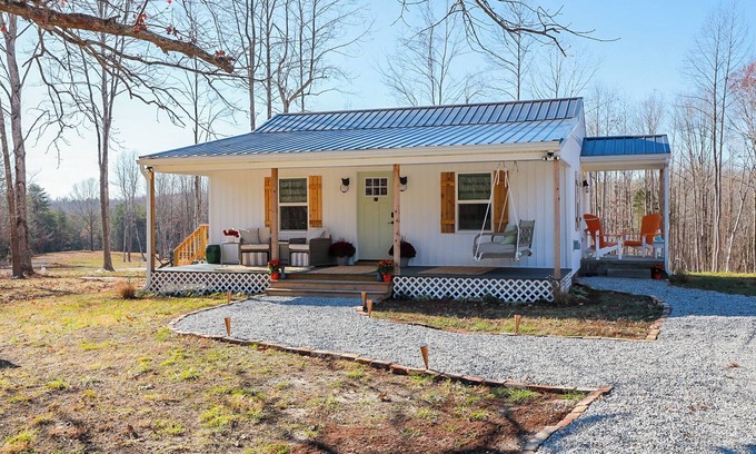 Rice Cabaña | Enchanting 2 Bedroom Cottage, The Fox Den, 258 Acres, Farmville, VA