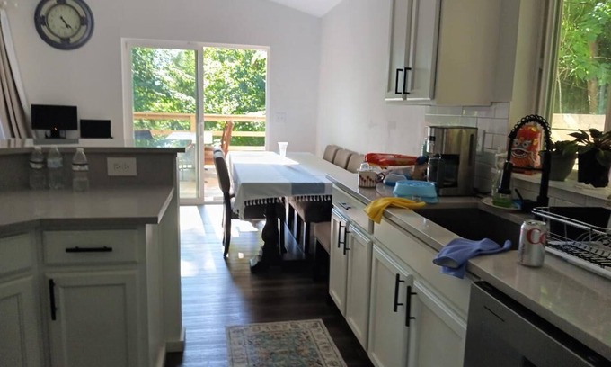 Agate Casa | Enchanting 3-bedroom house with WiFi in Shelton