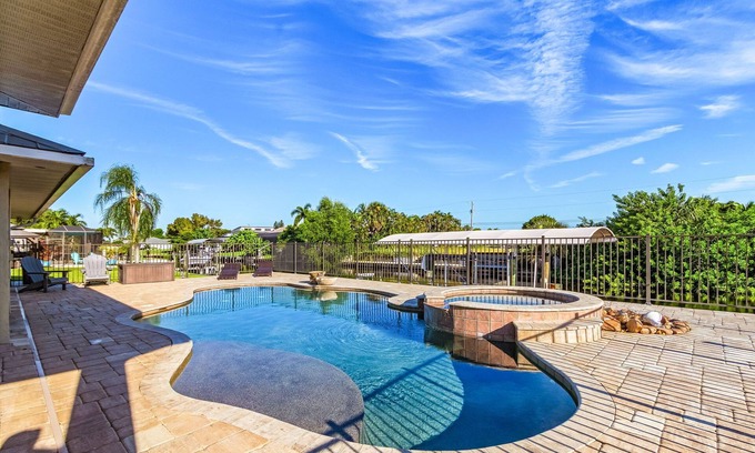 Fort Myers Casa | Enchanting 3-Bedroom Waterfront Pool and Spa Home
