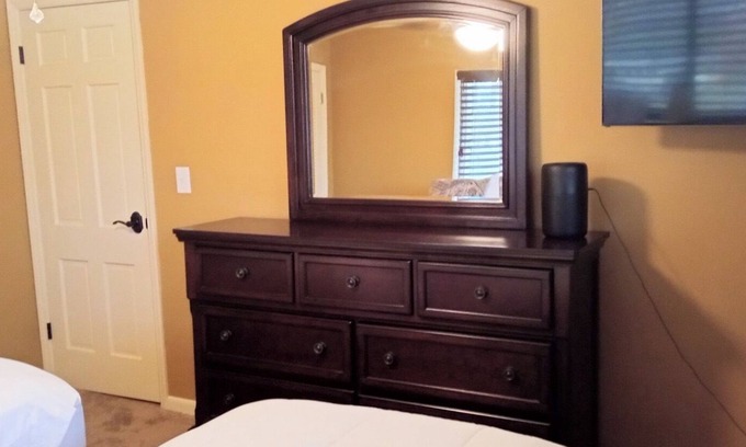 Newburgh Casa | Enchanting 4-bedroom house with AC in Newburgh