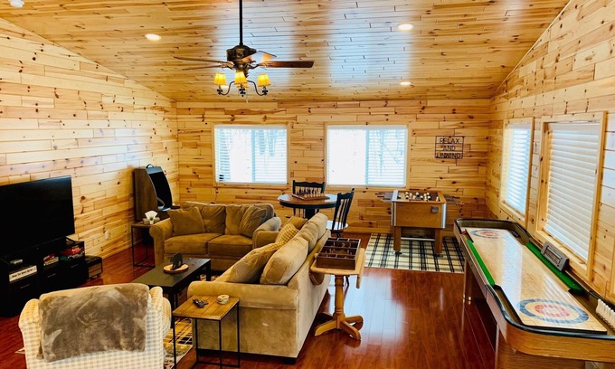 Johannesburg Cabina | Enchanting 4-Season Retreat in the Woods Near Trails Lakes and Resorts