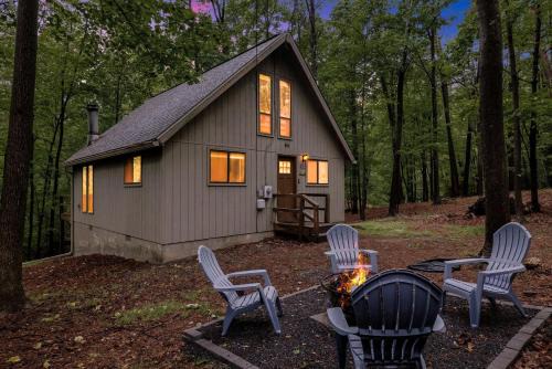 The Woods Casa | Enchanting A-Frame Cabin Retreat near Berkeley Springs and Mountain Views in West Virginia