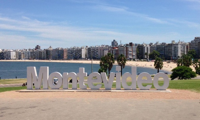 Punta Carretas Apartamento | Enchanting apartment with AC and balcony in Montevideo.