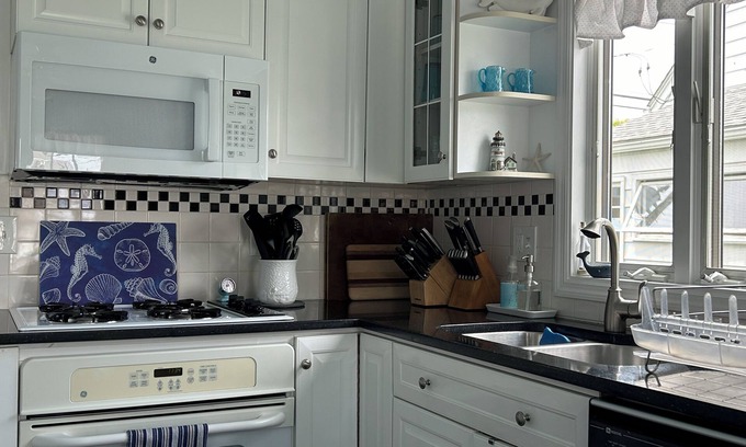 Devon Casa | Enchanting Beach Cottage with Water Views - Private Beach and Boardwalk