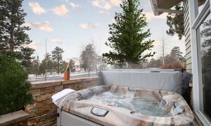 Stanley Hills Condominio | Enchanting condo with fireplace, patio, and private hot tub!