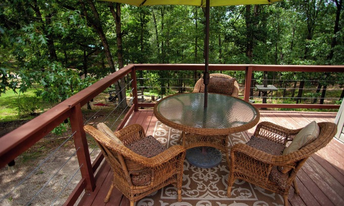Walnut Shade Casa | Enchanting Countryside Home