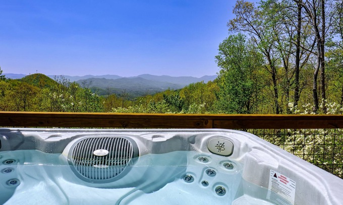 Franklin Casa | Enchanting dog-friendly alpine escape with hot tub, fireplace, deck, W/D & views