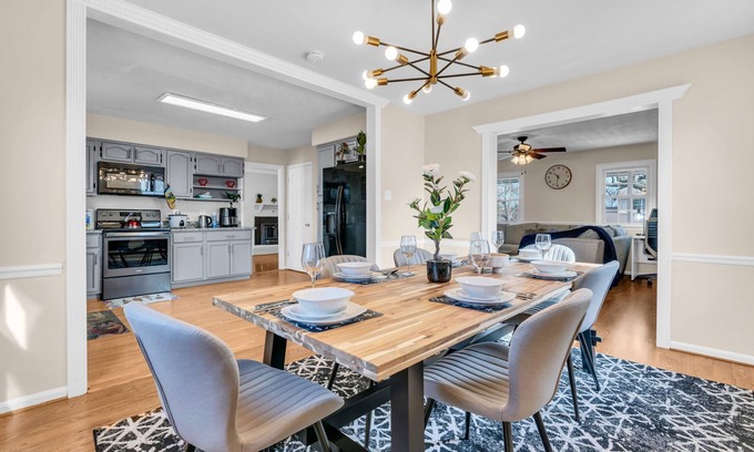 Sterling Casa | Enchanting Edge of Relaxation in Central Sterling - Spacious 6-bedroom house