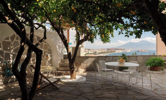 Mergellina Casa | Enchanting freestanding suite with a fantastic view of the Bay of Naples