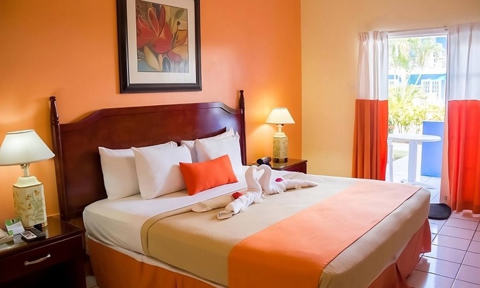 Rodney Bay Hotel | Enchanting Getaway Vacation! Minutes’ Walk from Pigeon Island National Park