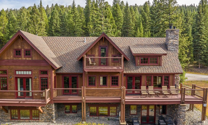 Gallatin Gateway Casa | Enchanting Home|Hot Tub|Fireplace|12m to Resort