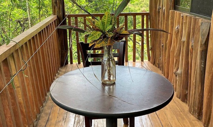 Cantón de Parrita Cabina | Enchanting Rustic Cabin in Sustainable Community