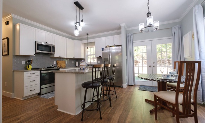 Bynum Casa | Enchanting spacious and comfortable newly renovated house near Chapel Hill.
