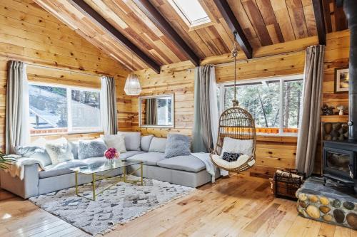 Arnold Casa | Enchanting Swiss Chalet-Style Cabin