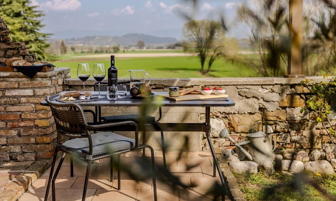 Poggio Terza Armata Apartamento | Enchanting view from the walls of Leonardo da Vinci's castle.