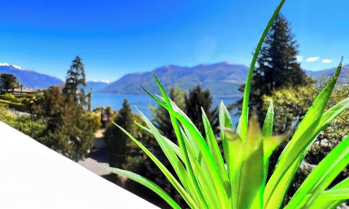Brissago Apartamento | Enchanting View of Lake Maggiore & Mountains