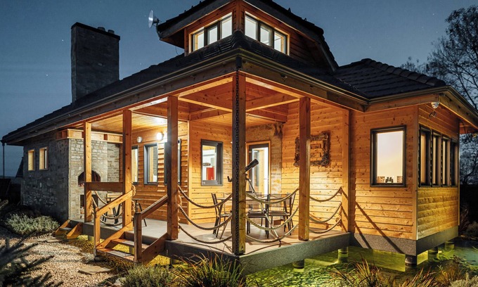 Zarnesti Casa | Enchanting Villa near lake with outside HotTub
