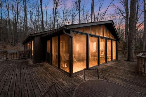 Berkeley Springs Casa | Enchanting Woodland Cabin Retreat near Cacapon River in West Virginia