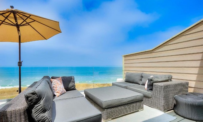 Encinitas Apartamento | Encinitas Seabluffe Oceanfront Condo