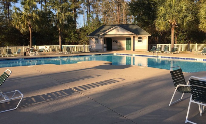 Pawleys Island Condominio | Unidad final 5 min a la playa. A pasos de la piscina / jacuzzi. Golf. Cerca de restaurantes. Wifi