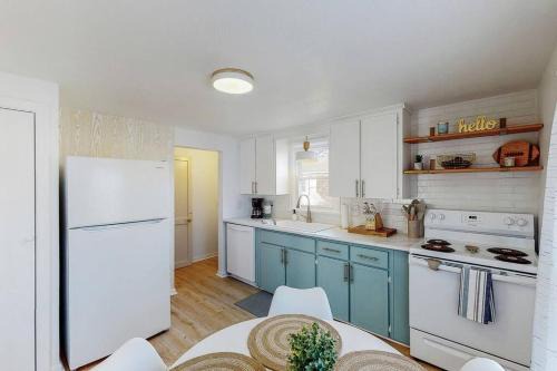 Canton Casa | End Zone Escape-Light and Bright HOF Village Home