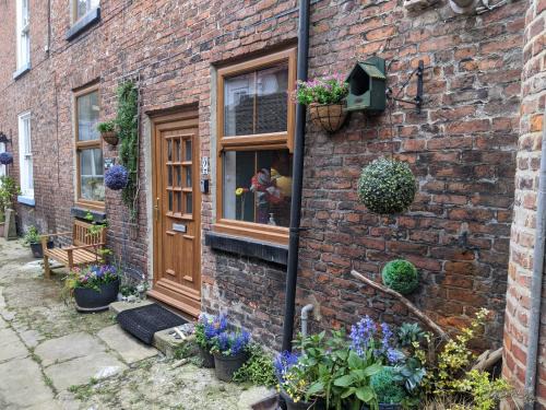 Whitby Casa | Endeavour Cottage Whitby sleeps 6