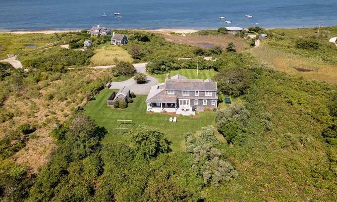 Pocomo Casa | Endless harbor views with water access - 2 min walk to beach!