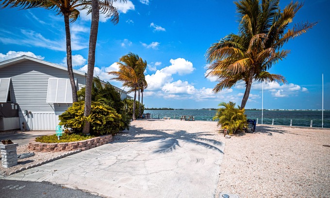 Cudjoe Key Alquiler De RV | Endless Ocean Views - RV589