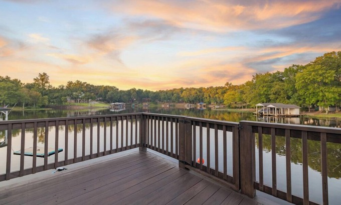 Wise Casa | Endless Summer | 10 ft Water Depth | Amenities Galore