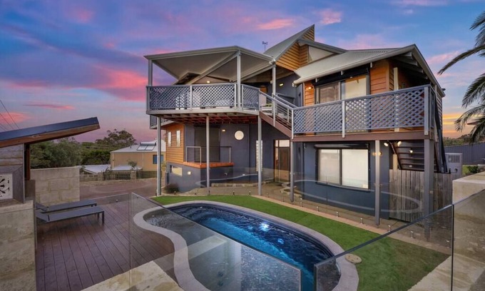 Falcon Casa | Endless Summer Beach House