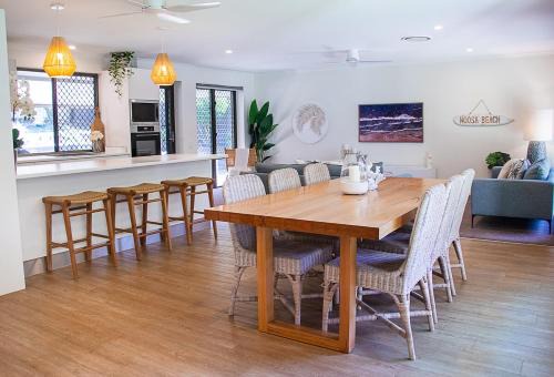 Noosa Heads Casa | Endless Summer Beach Retreat-pet friendly, walk to shops