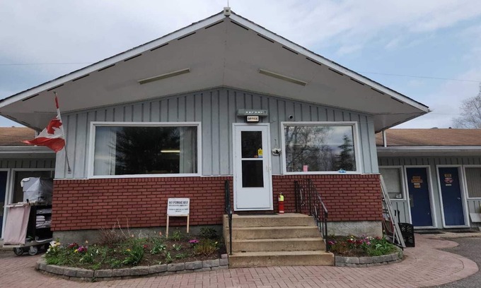 Ignace Cabina | English River Inn by the Lake