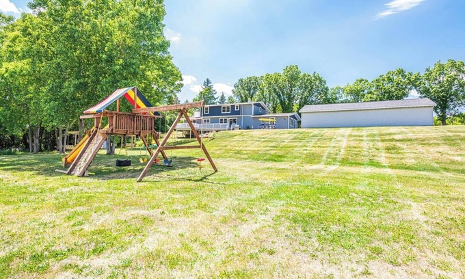 Bassett Casa | EnglishPrairieBnB Lite w Kidquarium