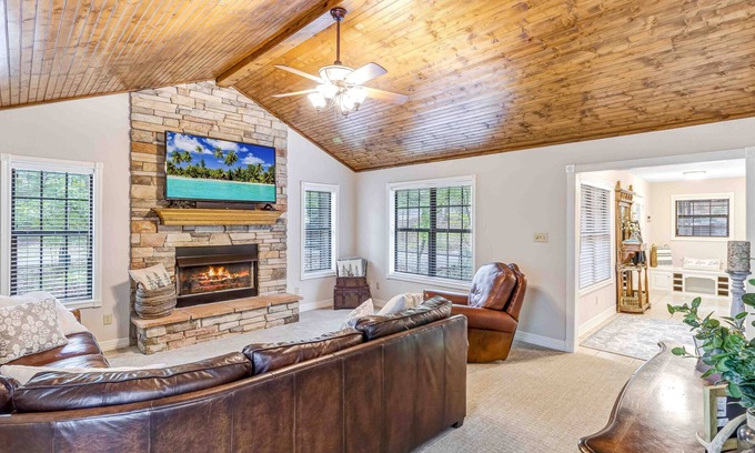 Holly Lake Ranch Casa | Enjoy 1.3 wooded acres and location to amenities Holly Lake has to offer.