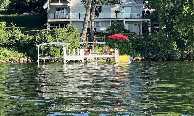 Markesan Casa | Disfrute de 150 'a pasos de la fachada del lago desde su casa