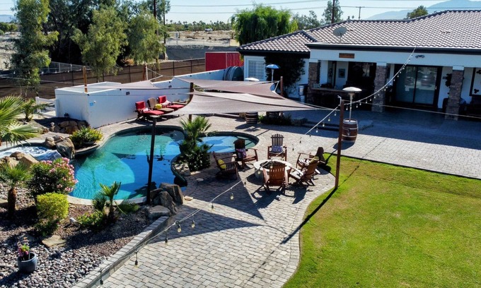 Indio Casa | ¡Disfruta de 5 acres de privacidad y diversión!