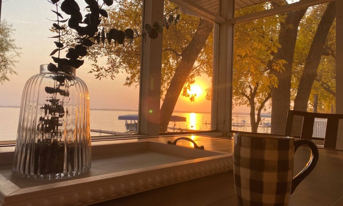 Spirit Lake Cabina | Enjoy a Cabin Getaway on the North Shore of Big Spirit Lake