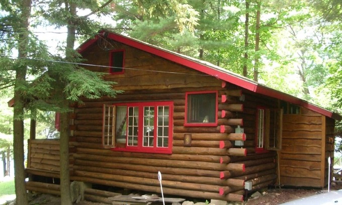 Silver Bay Cabina | Disfrute de un encantador 1939 Log Cabin en precioso lago George.